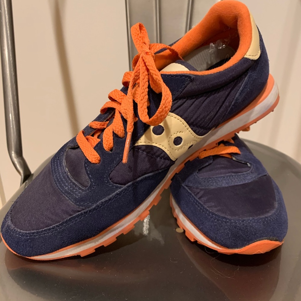 Saucony Jazz sneaker, size 8